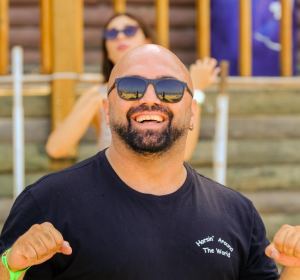 Tayfun – Şile Bakanı, Öğretmen